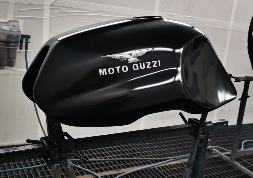 Moto Guzzi Lackierung von Oberland Lackdoc in Lenggries